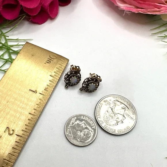 VINTAGE⚜️Rare 14K Gold Opal Lace Stud Earrings - Picture 9 of 13
